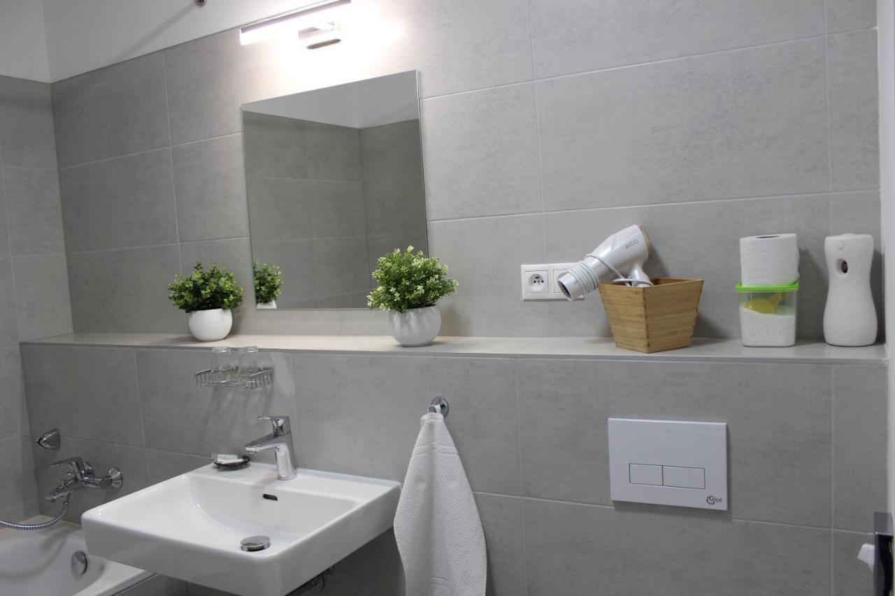 Leo Apartment Free Parking - Augusta Bratislava Eksteriør bilde