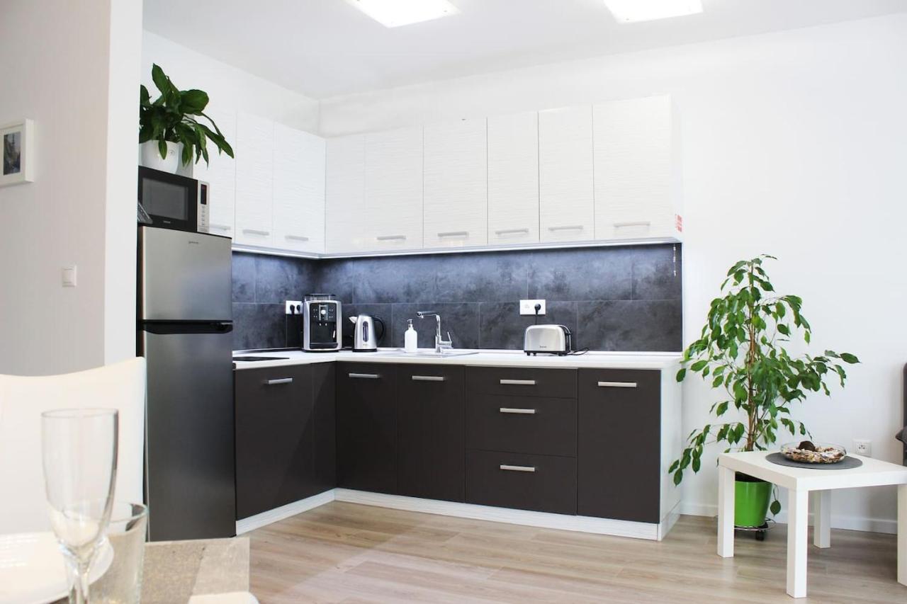 Leo Apartment Free Parking - Augusta Bratislava Eksteriør bilde